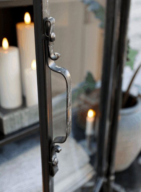 Vitrine m. glaslåge - VIAMAJA.DK