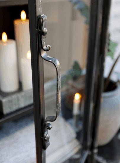 Vitrine m. glaslåge - VIAMAJA.DK