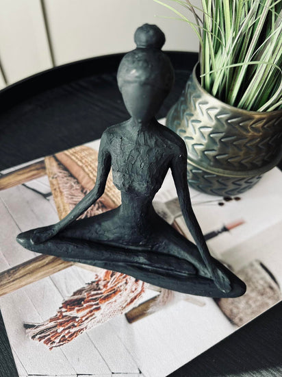 YOGA - Black Lady No.4 - VIAMAJA.DK