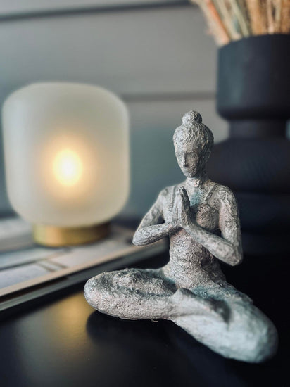 Yoga kvinde - ZEN - VIAMAJA.DK