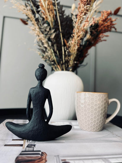 YOGA - Small black Lady - VIAMAJA.DK